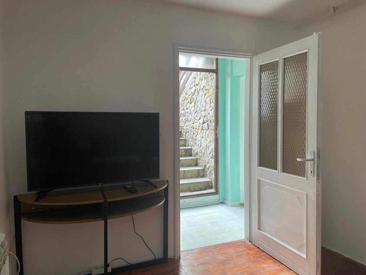 5Min Airport Apartment Surcin Luaran gambar