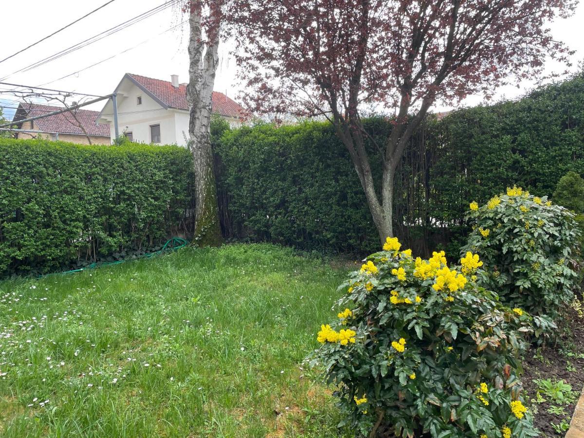 5Min Airport Apartment Surcin Luaran gambar
