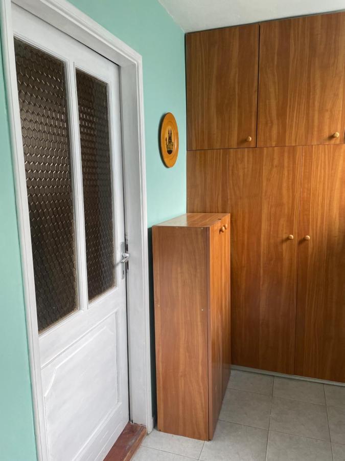 5Min Airport Apartment Surcin Luaran gambar