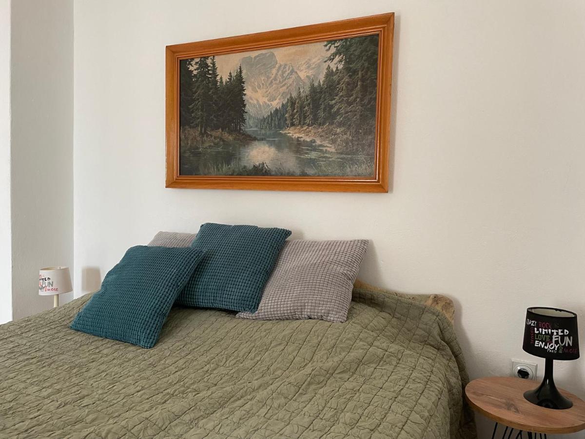 5Min Airport Apartment Surcin Luaran gambar