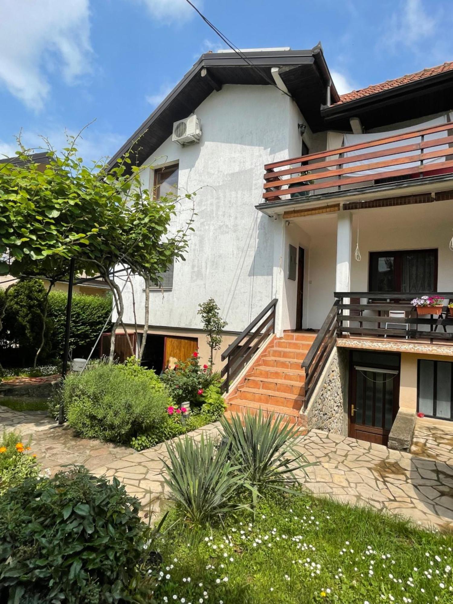5Min Airport Apartment Surcin Luaran gambar